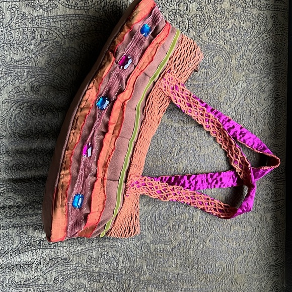 Handcrafted multi-textured purse - Picture 2 of 15